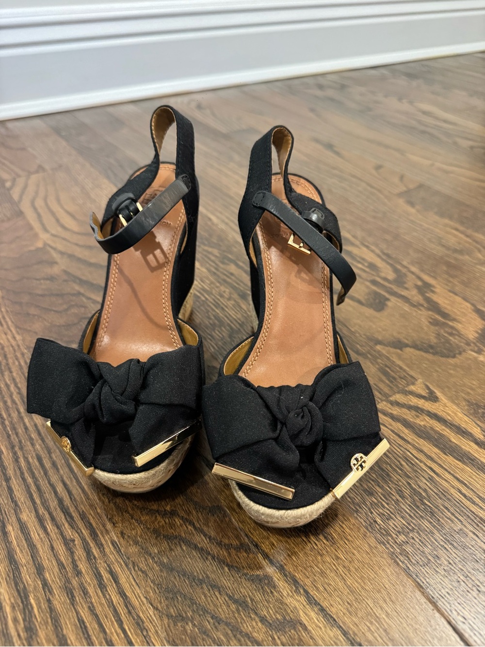 Tory Burch Penny Faille Bow Wedge Size 6.5